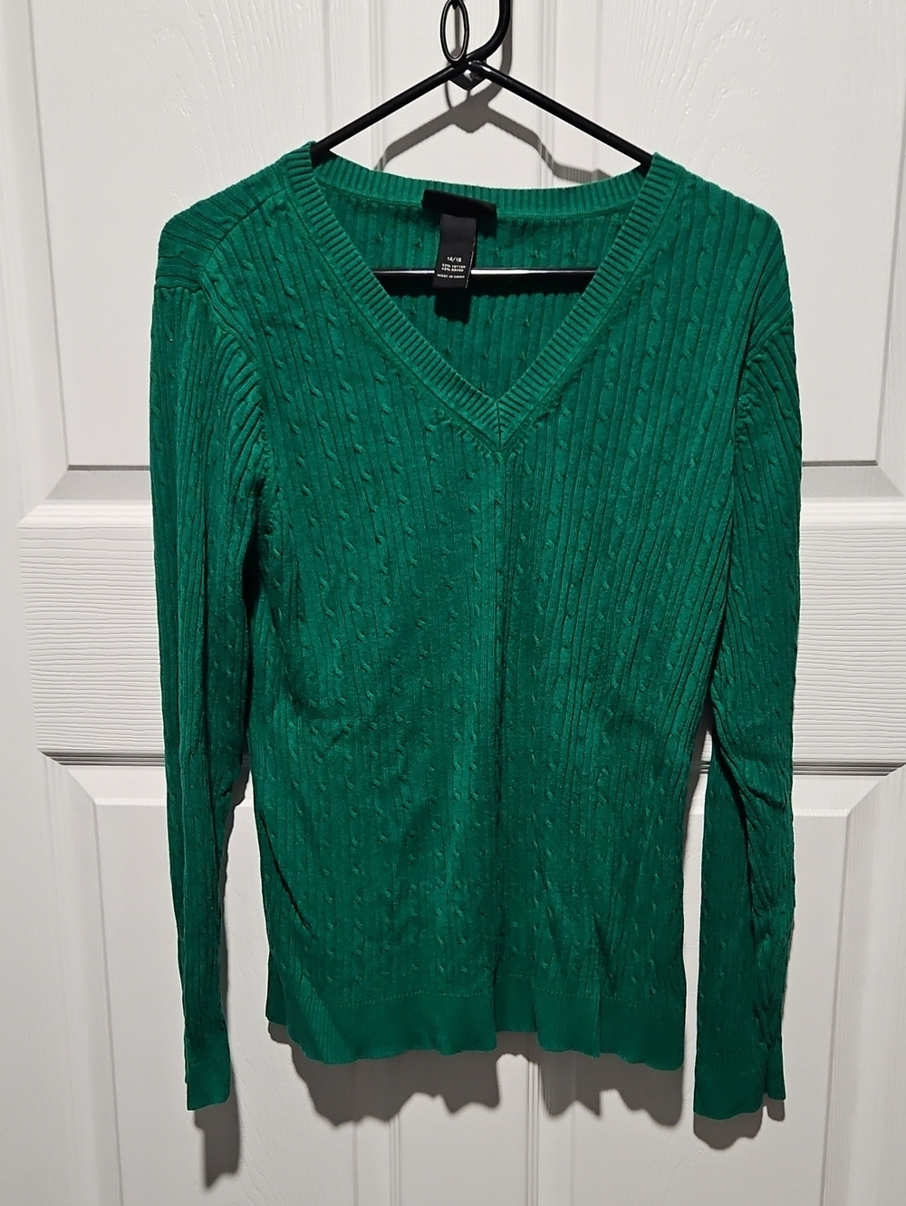 Women's Green V-Neck Cable Knit Sweater